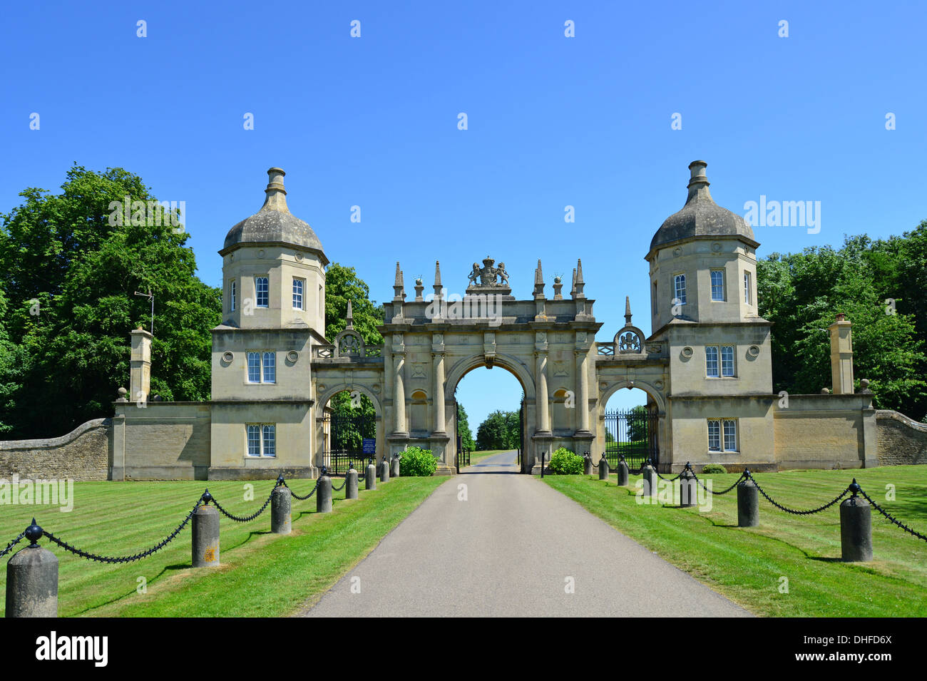 Cancello di ingresso al XVI secolo Burghley House, Stamford, Lincolnshire, England, Regno Unito Foto Stock