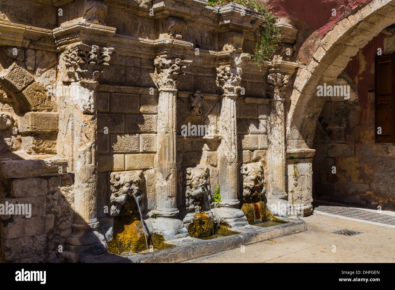 Riccamente decorate Rimondi fontana, Rethymnon, Creta Foto Stock