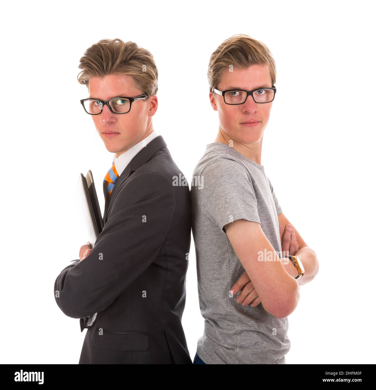 Gemelli maschio in Black Tie e Abito casual Foto Stock