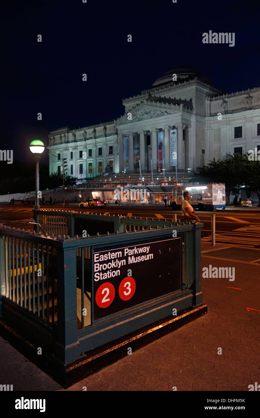 Esterno il Brooklyn Museum of Art di New York City Foto Stock