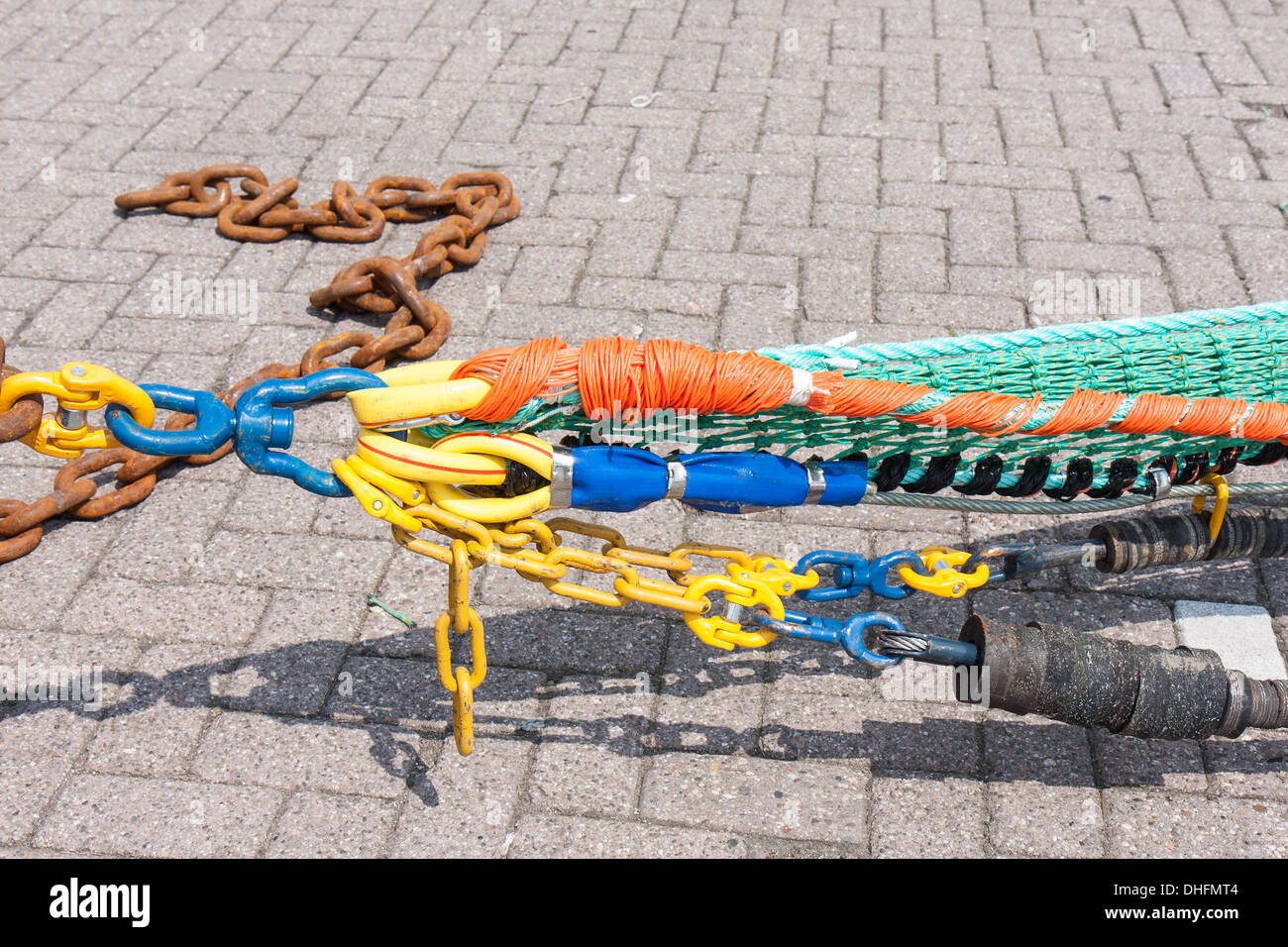 Rete da pesca con catene in acciaio Foto Stock