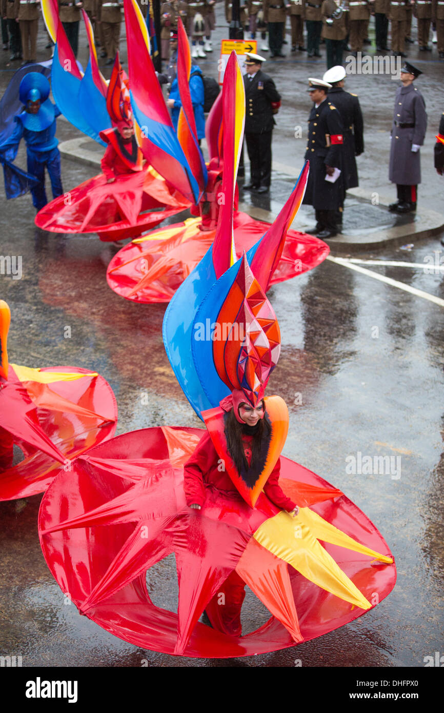 Londra, Regno Unito. 9 Nov, 2013.Immagine mostra "Clio dell' azienda al signore sindaco di spettacolo. Signore Sindaco di mostrare la più antica processione civica in tutto il mondo celebra l'inizio di un periodo di un anno per il nuovo sindaco della città di Londra Assessore Fiona Woolf, che diventa il 686th Lord Mayor e solo la seconda donna a ricoprire il posto. La mostra è costituita da una a tre miglia di processione dalla Mansion House al Royal Courts of Justice, passando dalla Cattedrale di San Paolo e si conclude con uno spettacolo pirotecnico. Credito: Jeff Gilbert/Alamy Live News Foto Stock