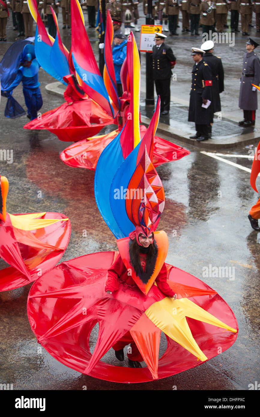 Londra, Regno Unito. 9 Nov, 2013.Immagine mostra "Clio dell' azienda al signore sindaco di spettacolo. Signore Sindaco di mostrare la più antica processione civica in tutto il mondo celebra l'inizio di un periodo di un anno per il nuovo sindaco della città di Londra Assessore Fiona Woolf, che diventa il 686th Lord Mayor e solo la seconda donna a ricoprire il posto. La mostra è costituita da una a tre miglia di processione dalla Mansion House al Royal Courts of Justice, passando dalla Cattedrale di San Paolo e si conclude con uno spettacolo pirotecnico. Credito: Jeff Gilbert/Alamy Live News Foto Stock