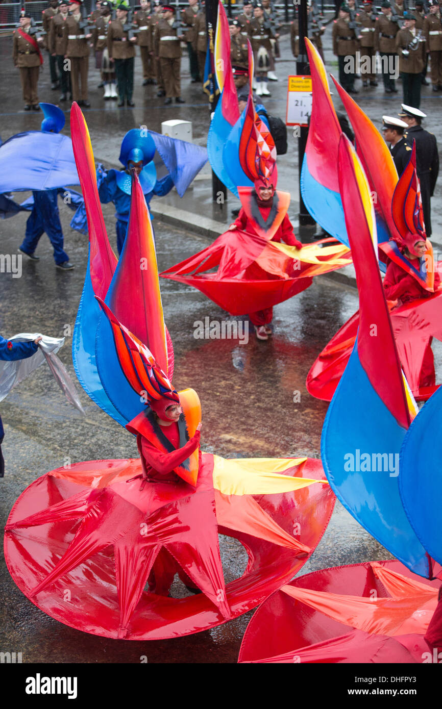 Londra, Regno Unito. 9 Nov, 2013.Immagine mostra "Clio dell' azienda al signore sindaco di spettacolo. Signore Sindaco di mostrare la più antica processione civica in tutto il mondo celebra l'inizio di un periodo di un anno per il nuovo sindaco della città di Londra Assessore Fiona Woolf, che diventa il 686th Lord Mayor e solo la seconda donna a ricoprire il posto. La mostra è costituita da una a tre miglia di processione dalla Mansion House al Royal Courts of Justice, passando dalla Cattedrale di San Paolo e si conclude con uno spettacolo pirotecnico. Credito: Jeff Gilbert/Alamy Live News Foto Stock