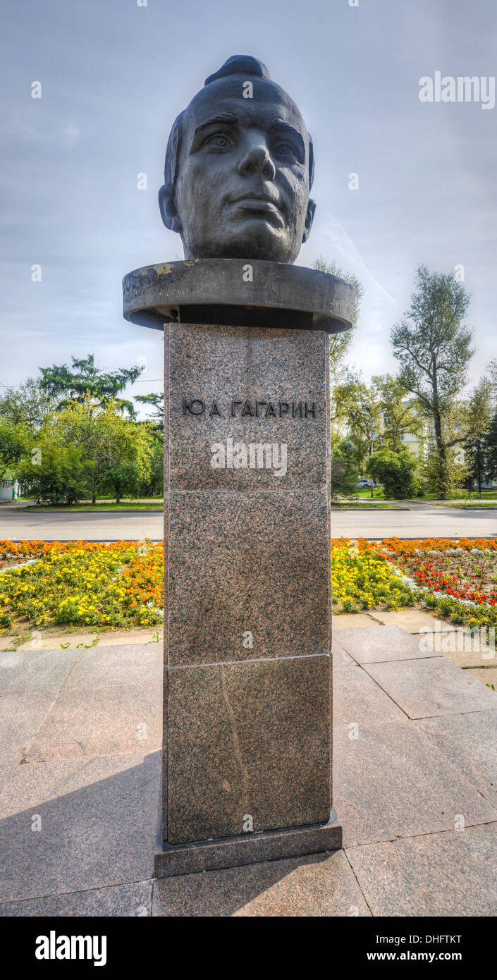 Busto del cosmonauta Yuri Gagarin su Gagarin Street, Irkutsk, Siberia, Russia. Foto Stock