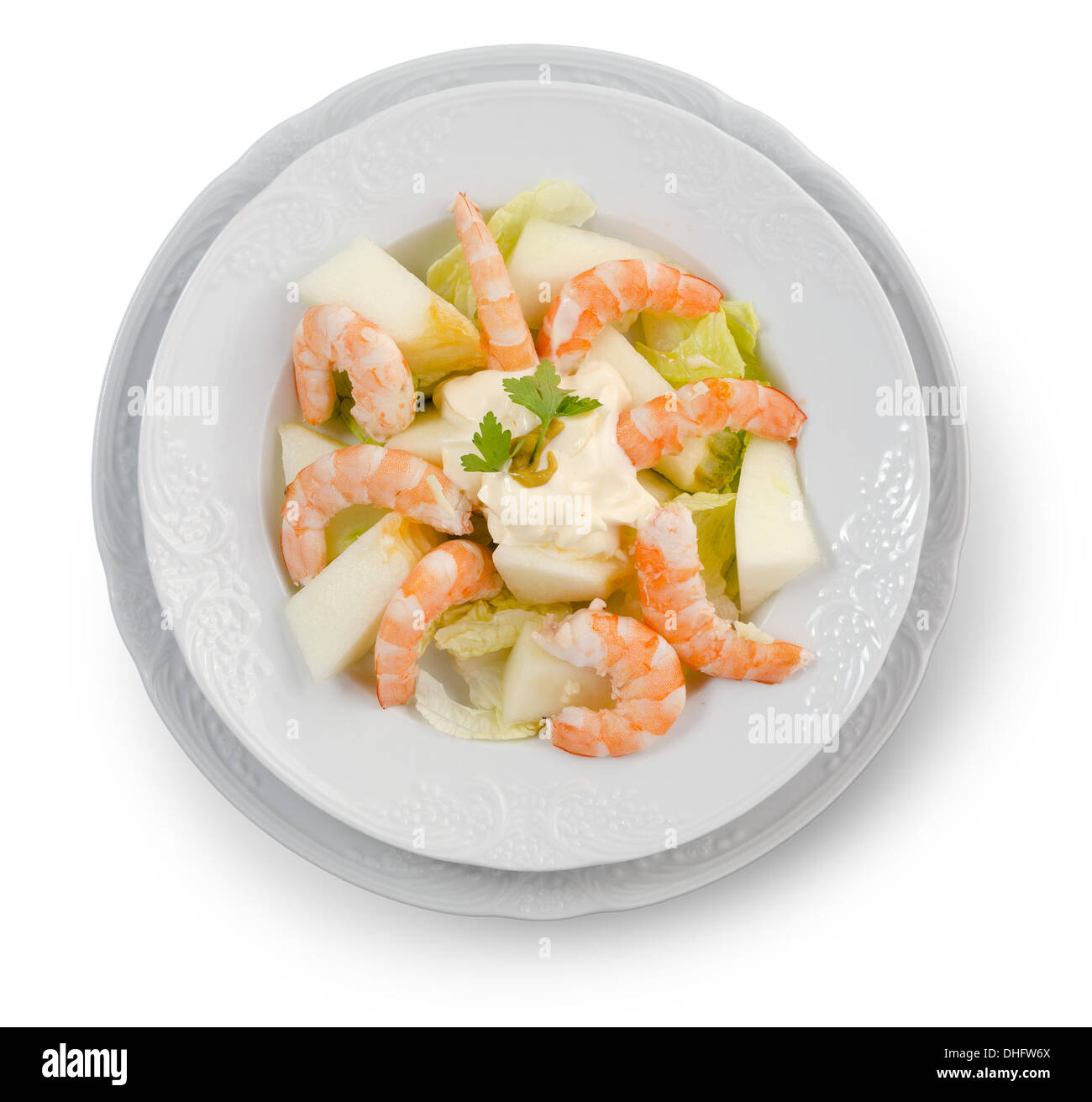 Insalata di gamberetti, melone, lattuga e maionese. Su sfondo bianco Foto Stock
