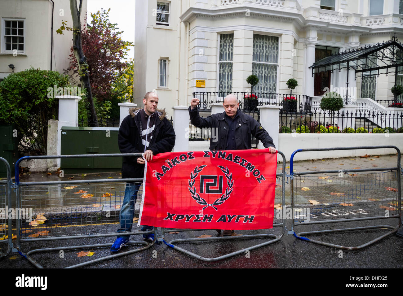 Londra, Regno Unito. 09Nov, 2013. Nuova Unione Britannica (NBU) Solidarietà protesta all'Ambasciata greca a Londra Credito: Guy Corbishley/Alamy Live News Foto Stock