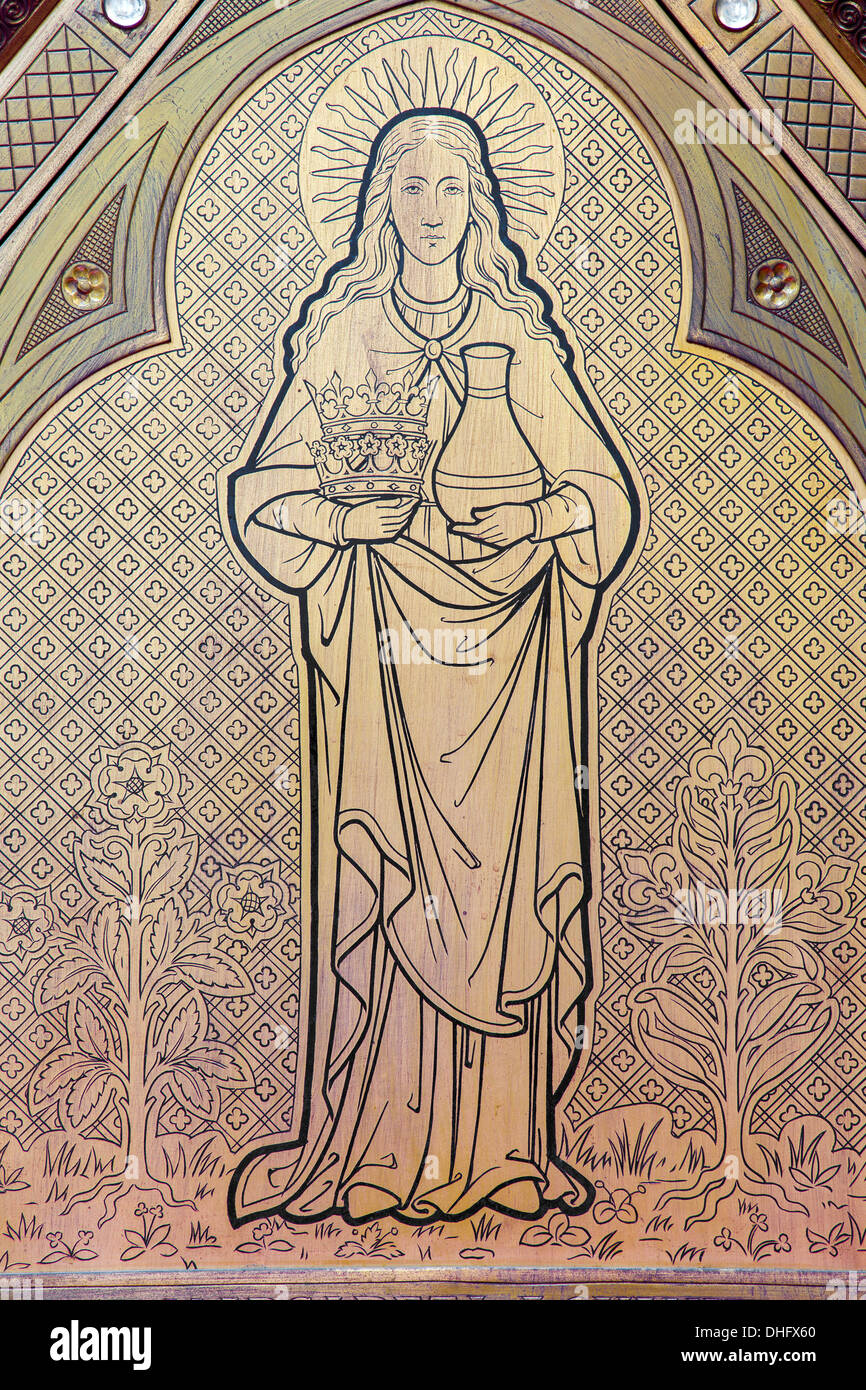 LEUVEN, Belgio - 3 settembre: dettaglio dal reliquiario di Margareta Lovainiensis in st. Peters cattedrale gotica Foto Stock