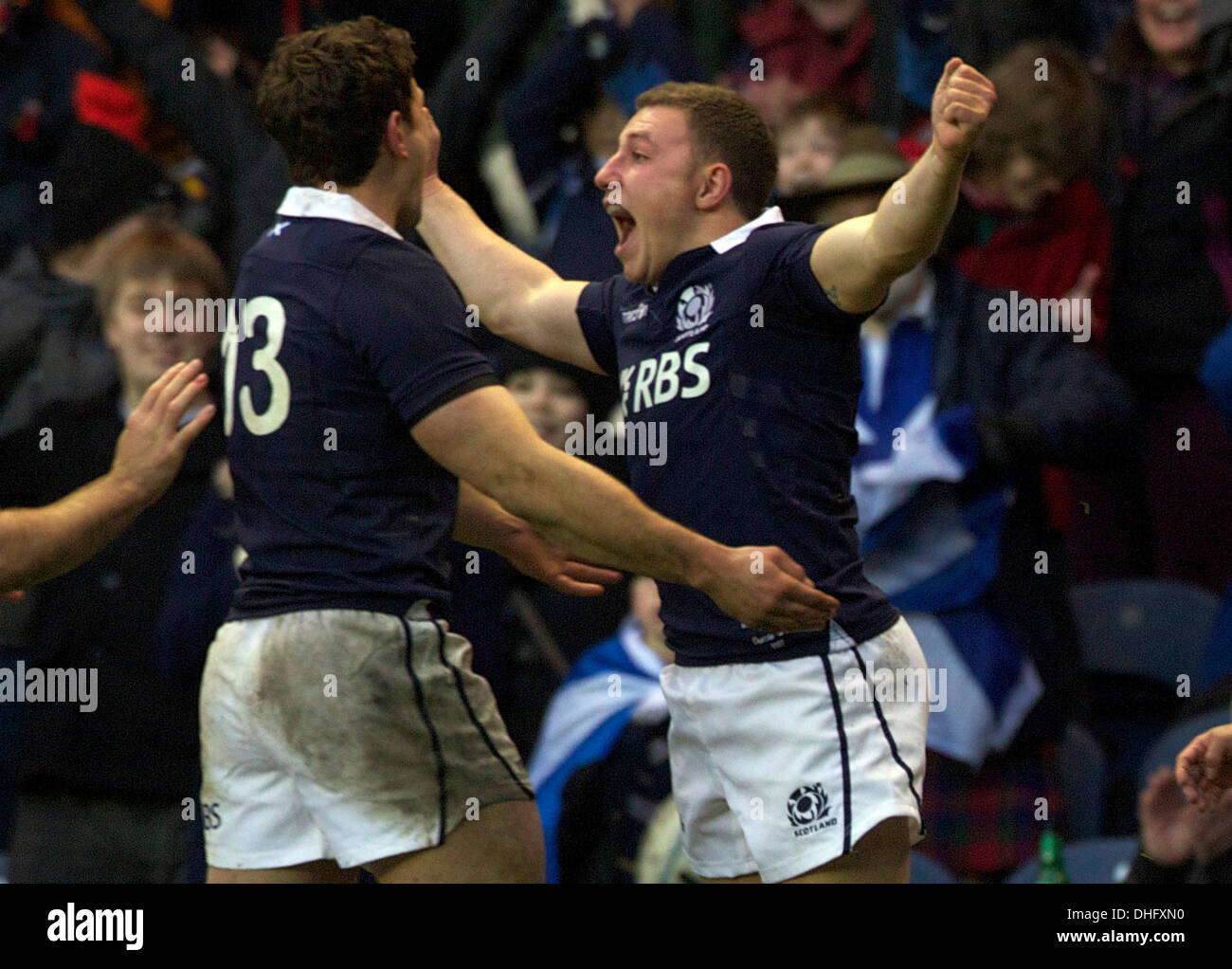 Edimburgo, Scozia. 09Nov, 2013. Scozia Duncan Weir celebra la sua prova durante l'autunno Viagogo gioco internazionale tra la Scozia e il Giappone dal Murrayfield Credito: Azione Sport Plus/Alamy Live News Foto Stock