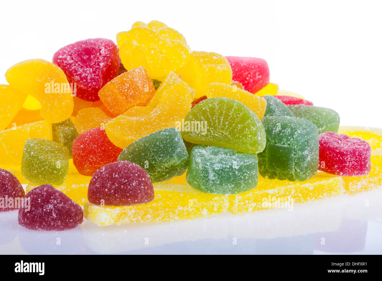 Deliziosa marmellata colorato su sfondo bianco Foto Stock