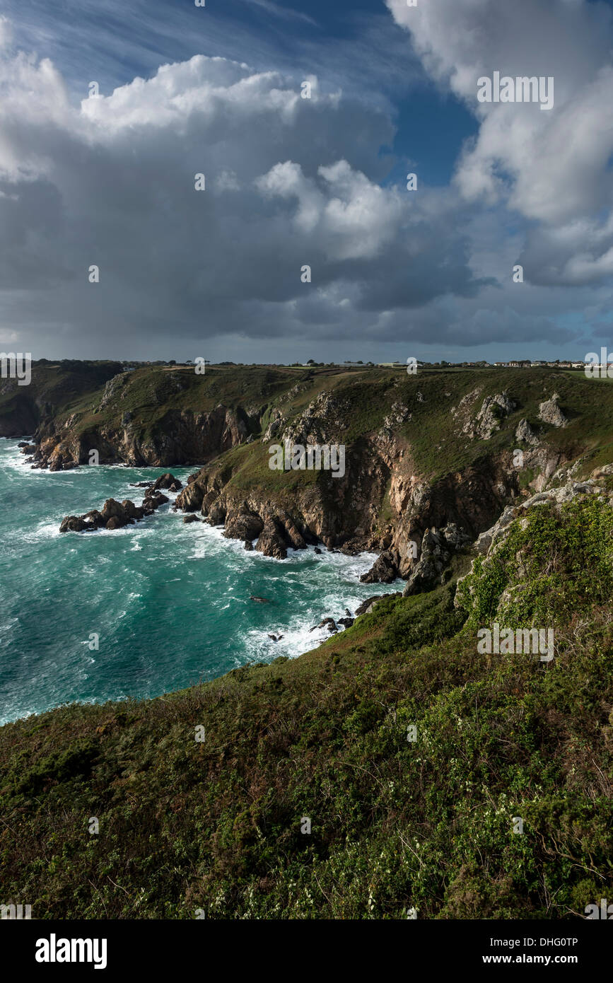 Petit Bot Bay da Icart Point in Guernsey, Isole del Canale. Foto Stock