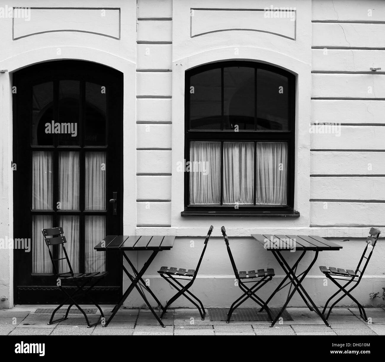 Street cafe in bianco e nero Foto Stock