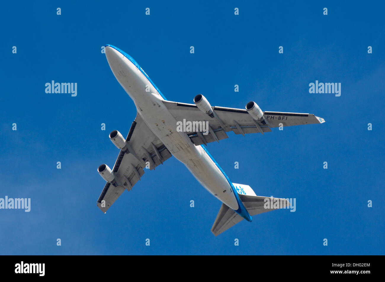 Cielo blu e jet aereo. Foto Stock