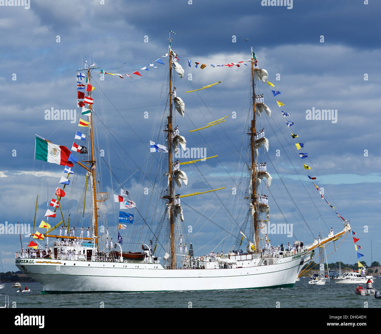 Il braccio a Cuauhtémoc, un addestramento alla vela di nave della marina militare messicano, in partenza da Helsinki in Tall Ships gare del 2013. Foto Stock