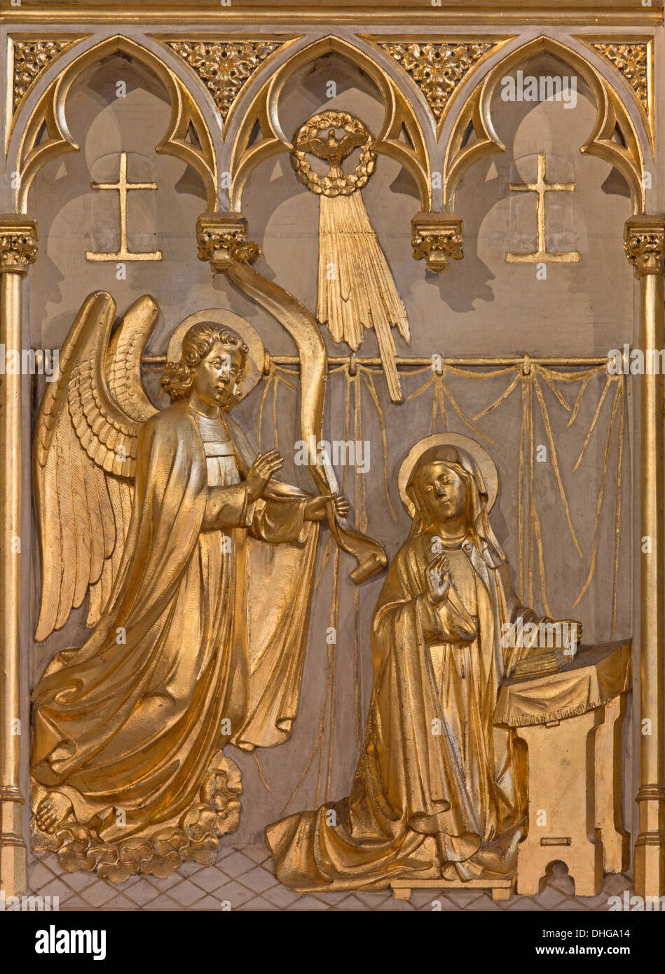 Anversa, Belgio - 5 settembre: Annunciazione sollievo da 19. cento. in altare di Joriskerk o st. George chiesa Foto Stock