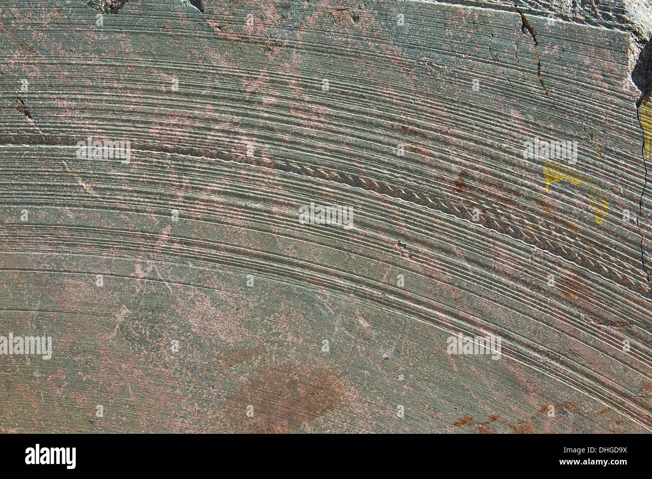 La tessitura di un taglio della pietra naturale con tracce di strumenti Foto Stock