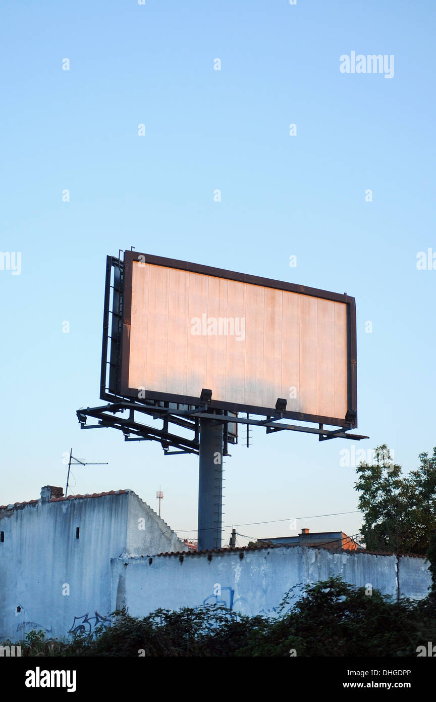 Tabellone vuoto sullo sfondo del Cielo di tramonto Foto Stock