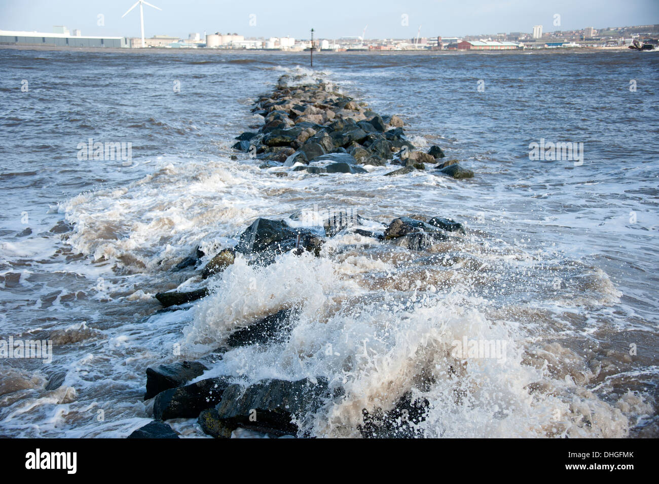 Groyne onde mare erosione costiera di arresto Foto Stock