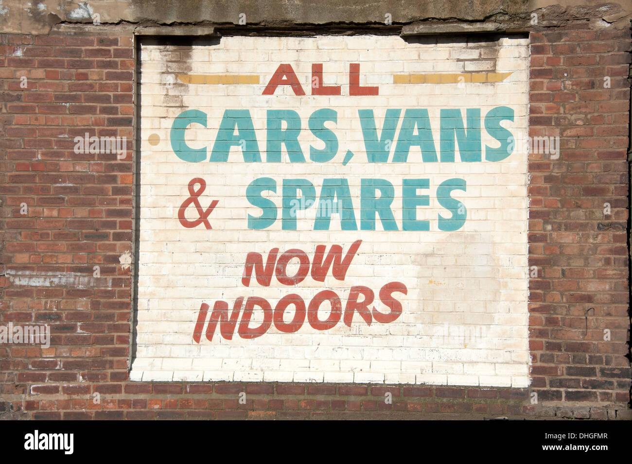 Tutte le vetture furgoni e ricambi interni ora cantiere di scarto Foto Stock