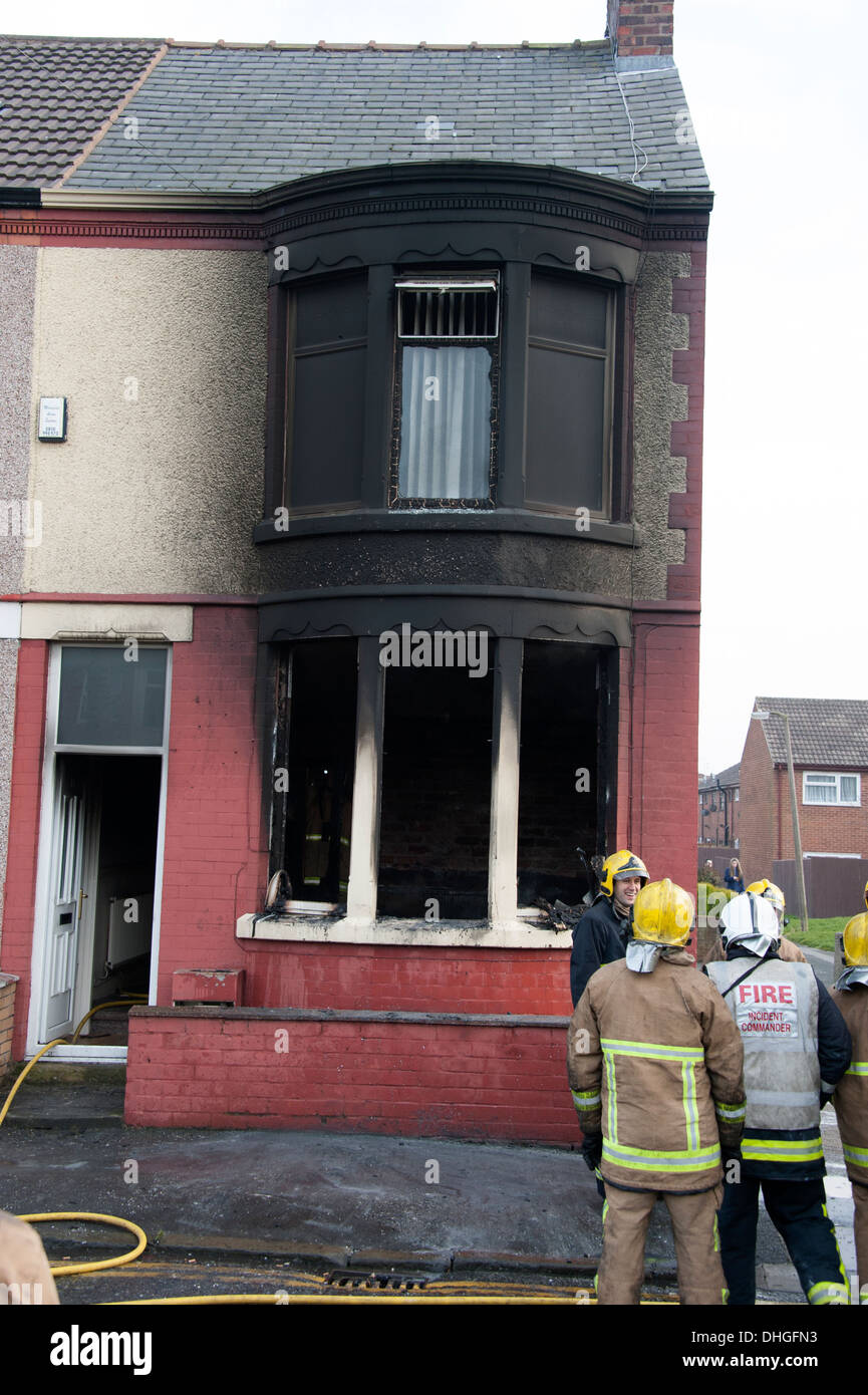 Grave incendio della casa Sala televisione accidentale Foto Stock
