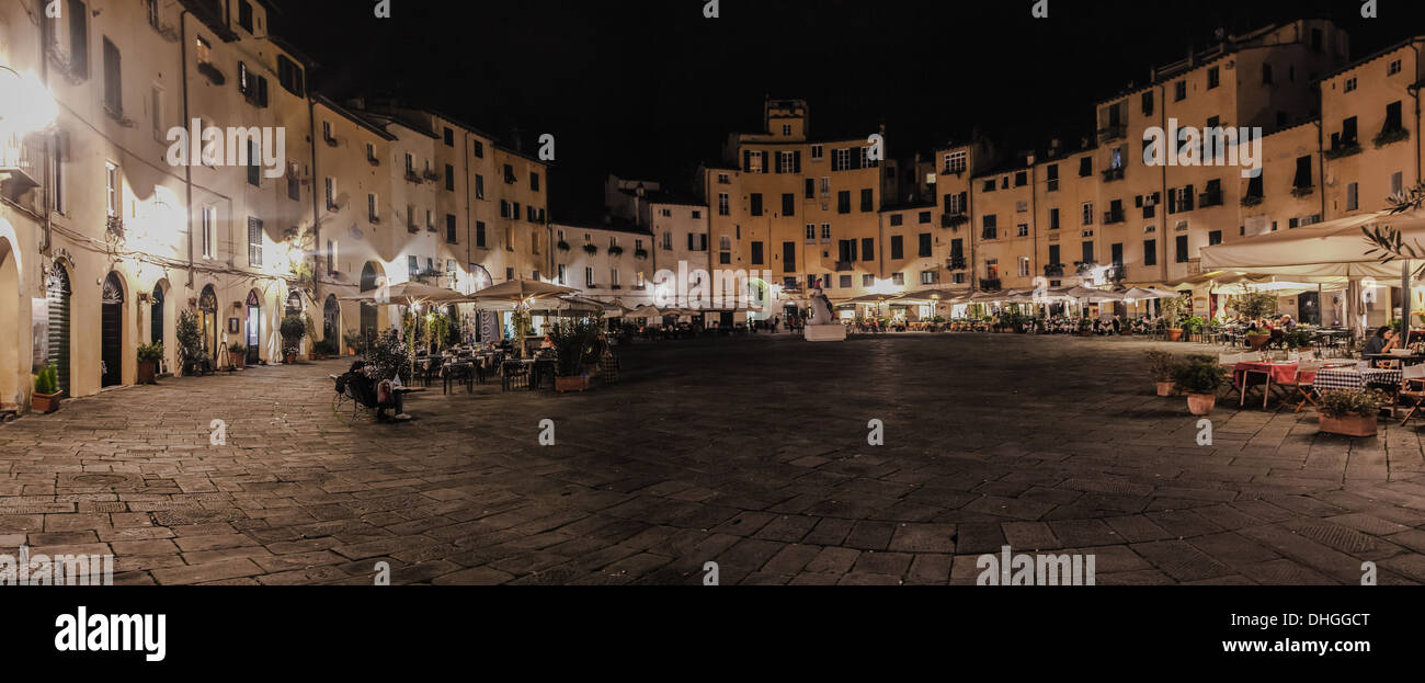 Panoramica di piazza anfiteatro Foto Stock