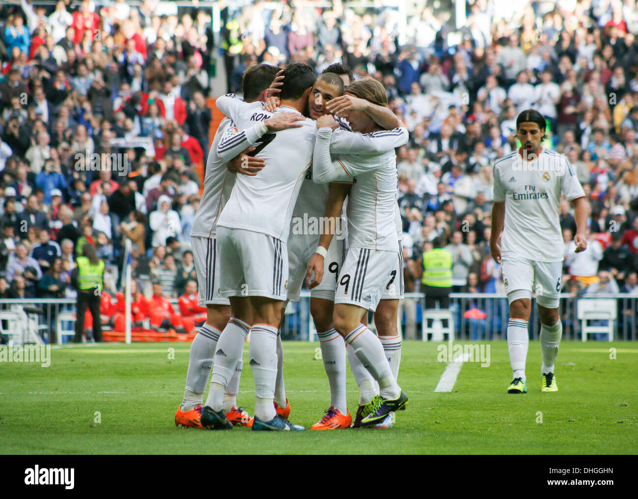 Madrid, Spagna. 9 Nov, 2013. Benzema celebra dopo il punteggio durante una spagnola La Liga partita di calcio tra il Real Madrid e Real Sociedad al Santiago Bernabeu di Madrid in Spagna, il 9 novembre 2013.Foto: Rodrigo Garcia/NurPhoto © Rodrigo Garcia/NurPhoto/ZUMAPRESS.com/Alamy Live News Foto Stock