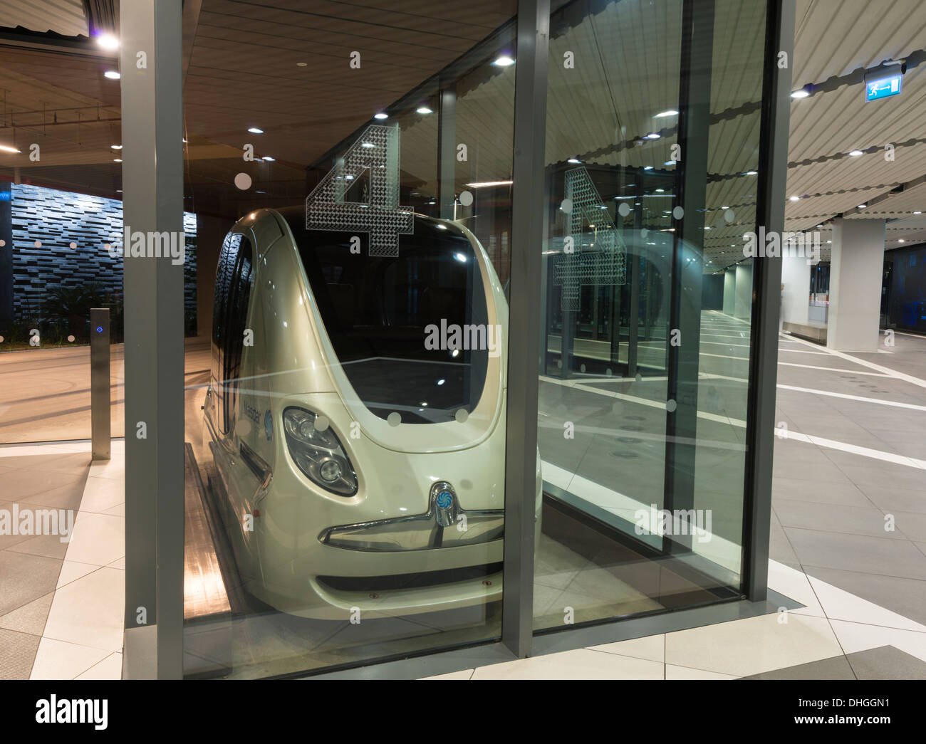 Driverless PRT Personal rapido trasporto Pod vetture a Masdar City istituto tecnico di Abu Dhabi Emirati Arabi Uniti Foto Stock