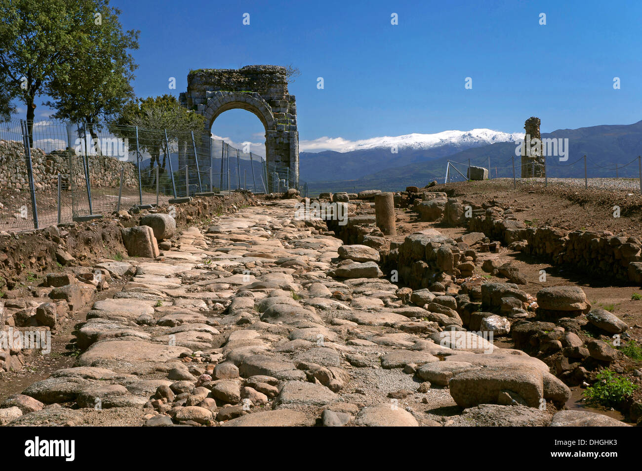 Le rovine romane di caparra, strada e arco, argento percorso, Guijo de Granadilla, Caceres-provincia, Estremadura, Spagna, Europa Foto Stock