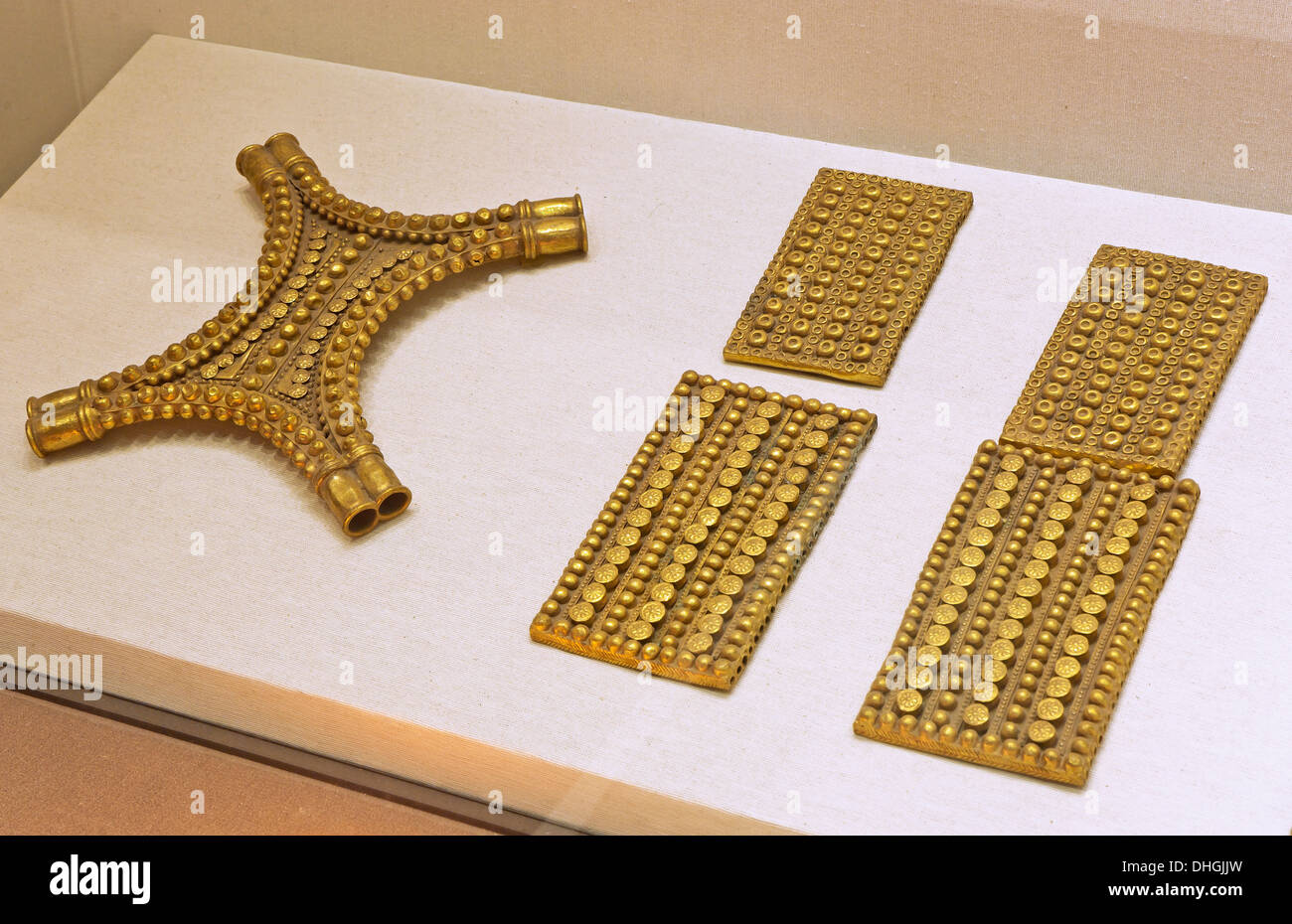 Il tesoro Carambolo, ottavo secolo BC, museo archeologico, Siviglia, regione dell'Andalusia, Spagna, Europa Foto Stock