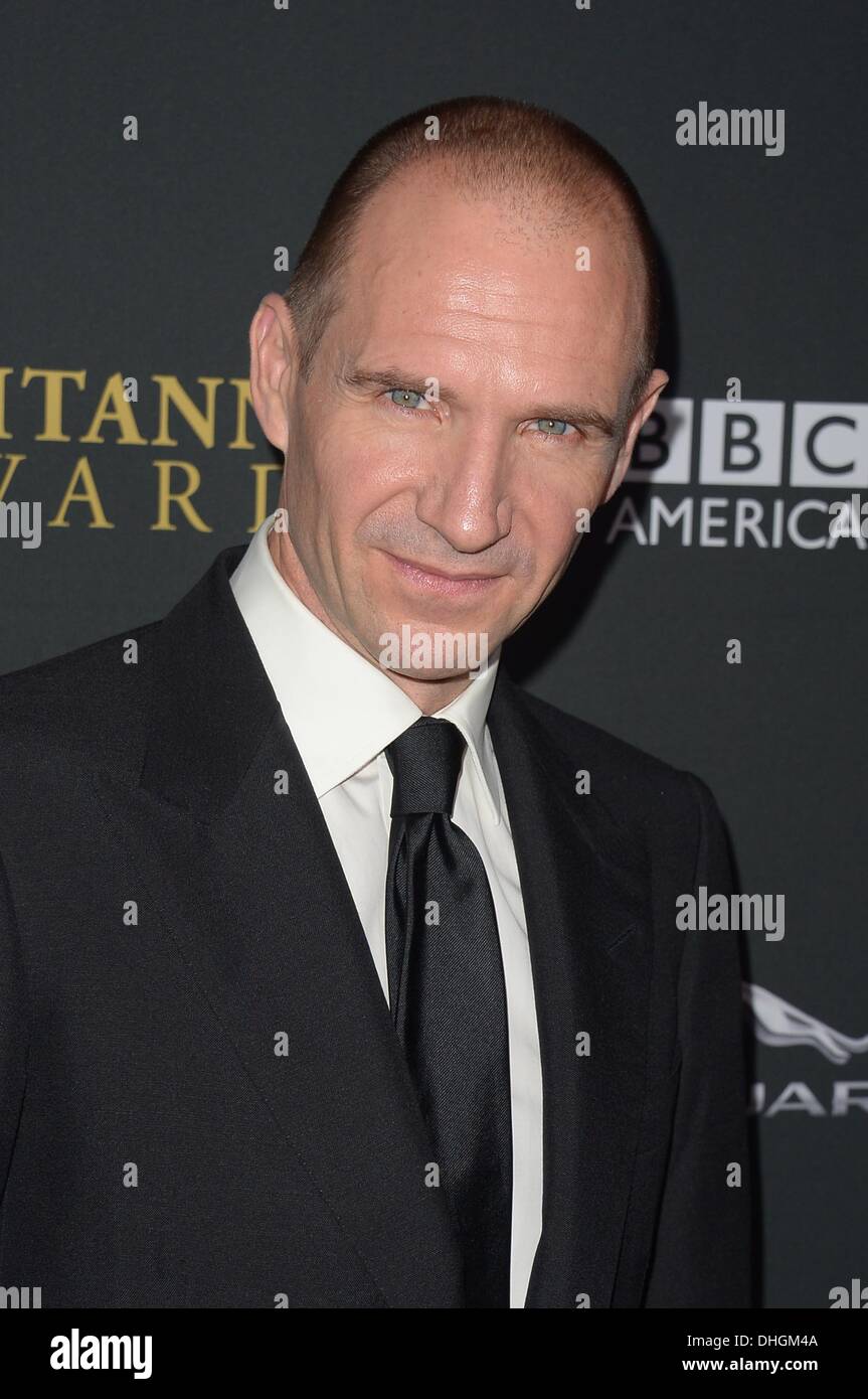 Ralph Fiennes arriva presso il BAFTA LA Britannia Awards di Los Angeles, California, 9 novembre 2013 Foto Stock