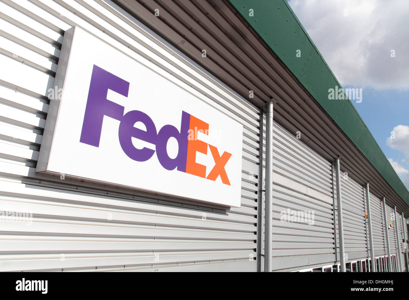 FedEx signage su unità di distribuzione Foto Stock