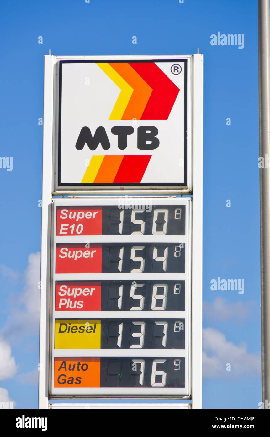 Prezzi a tedesco la stazione di gas. Foto Stock