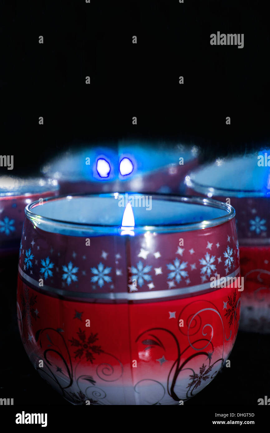 Una chiusura di una profumata candela di Natale Foto Stock