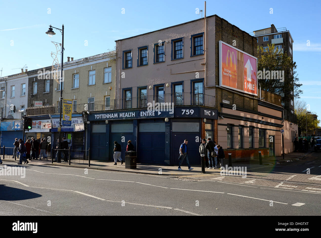 Una vista del Tottenham Centro salute al di fuori del White Hart Lane, Tottenham Foto Stock