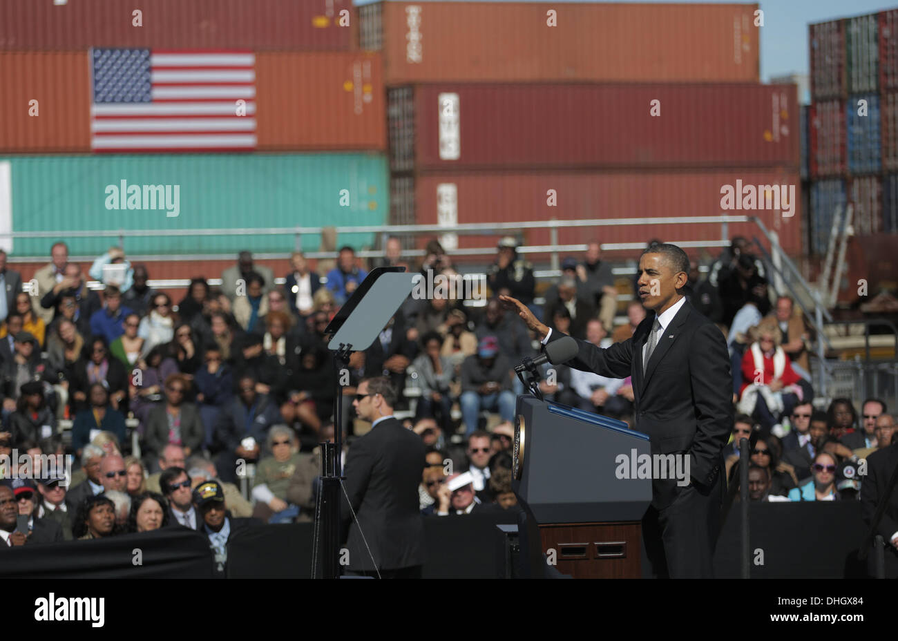 New Orleans, Louisiana, USA . 8 Novembre, 2013. Il Presidente degli Stati Uniti Barack Obama parla al Porto di New Orleans a New Orleans, Louisiana il 8 novembre 2013. © Dan Anderson/ZUMAPRESS.com/Alamy Live News Foto Stock