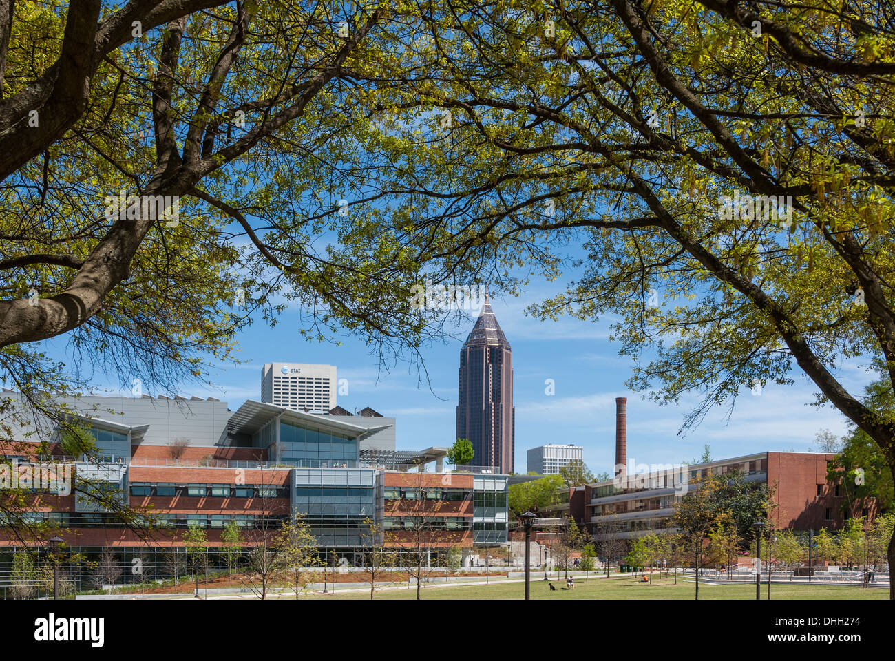 Georgia Tech Campus con vista dello skyline di Midtown Atlanta. (STATI UNITI) Foto Stock
