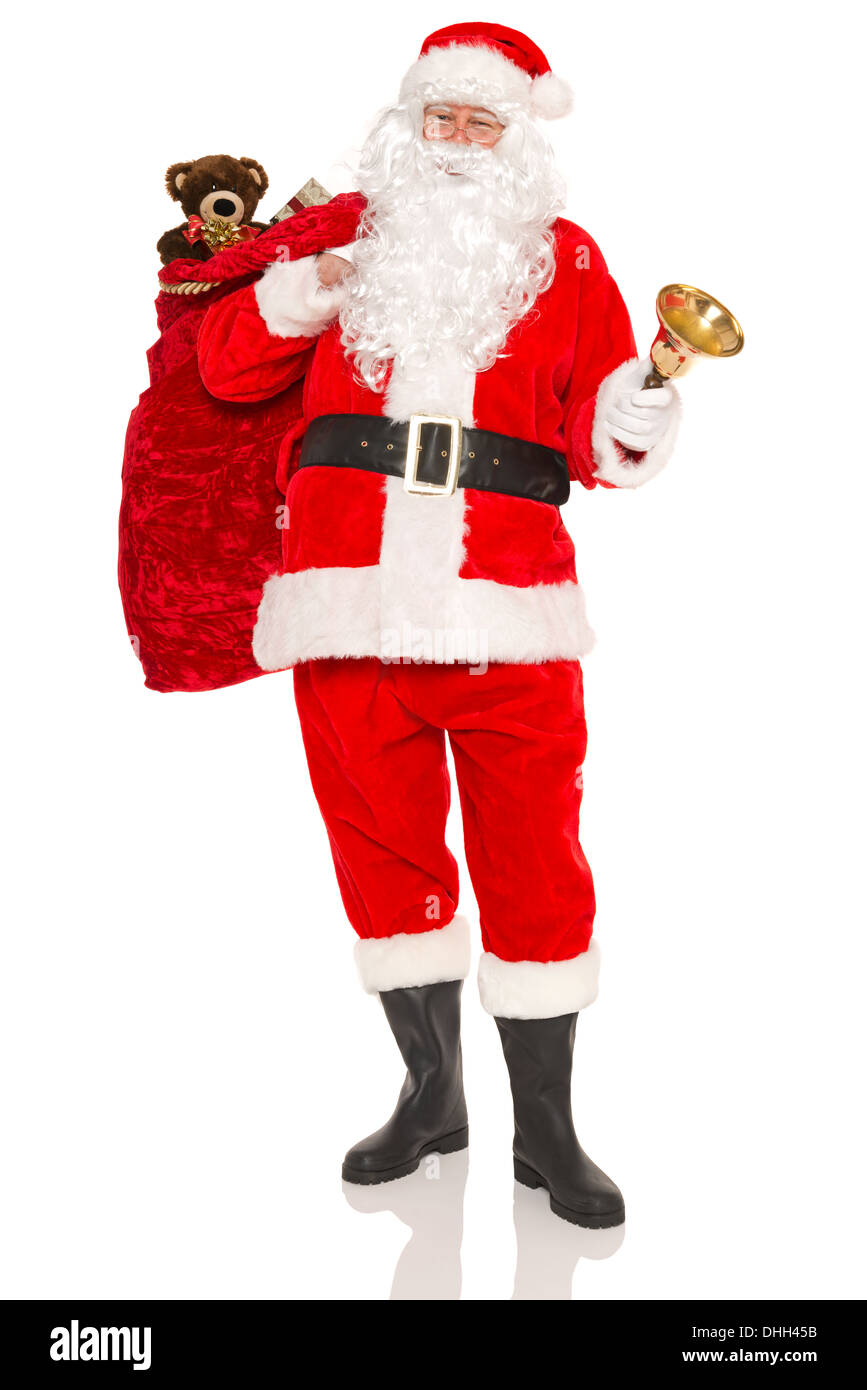 Santa Claus o Babbo Natale che porta un sacco pieno di regalo presenta e giocattoli, isolato su uno sfondo bianco. Foto Stock