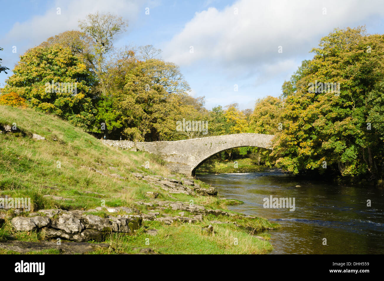 Stainforth ponte sopra il fiume Ribble nel Yorkshire Dales Foto Stock