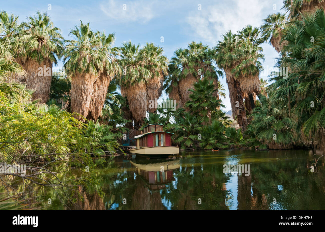 California, ventinove Palme, 29 Palms Inn, sull'Oasi di Mara, uno stagno, houseboat Foto Stock