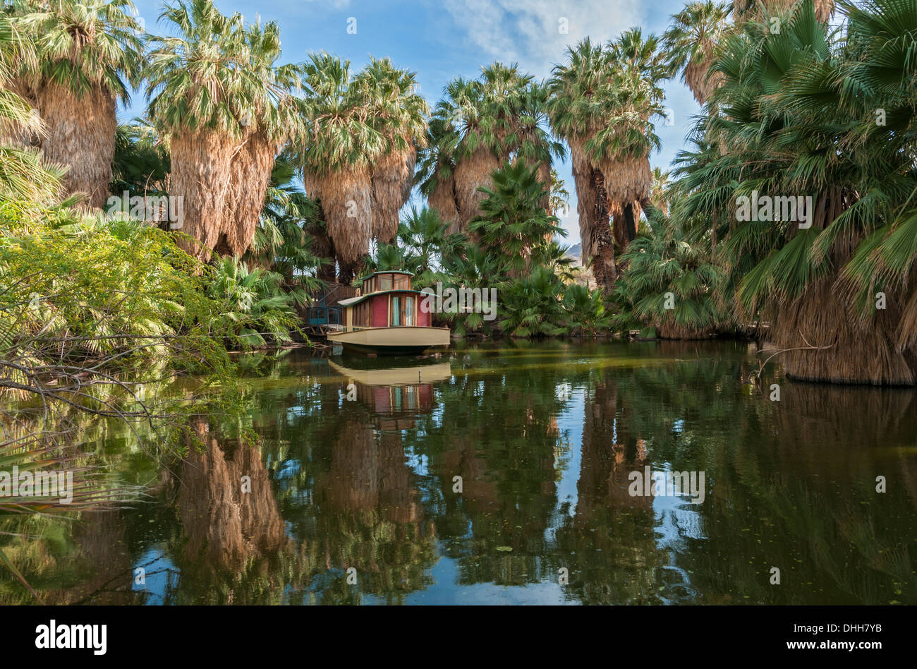 California, ventinove Palme, 29 Palms Inn, sull'Oasi di Mara, uno stagno, houseboat Foto Stock