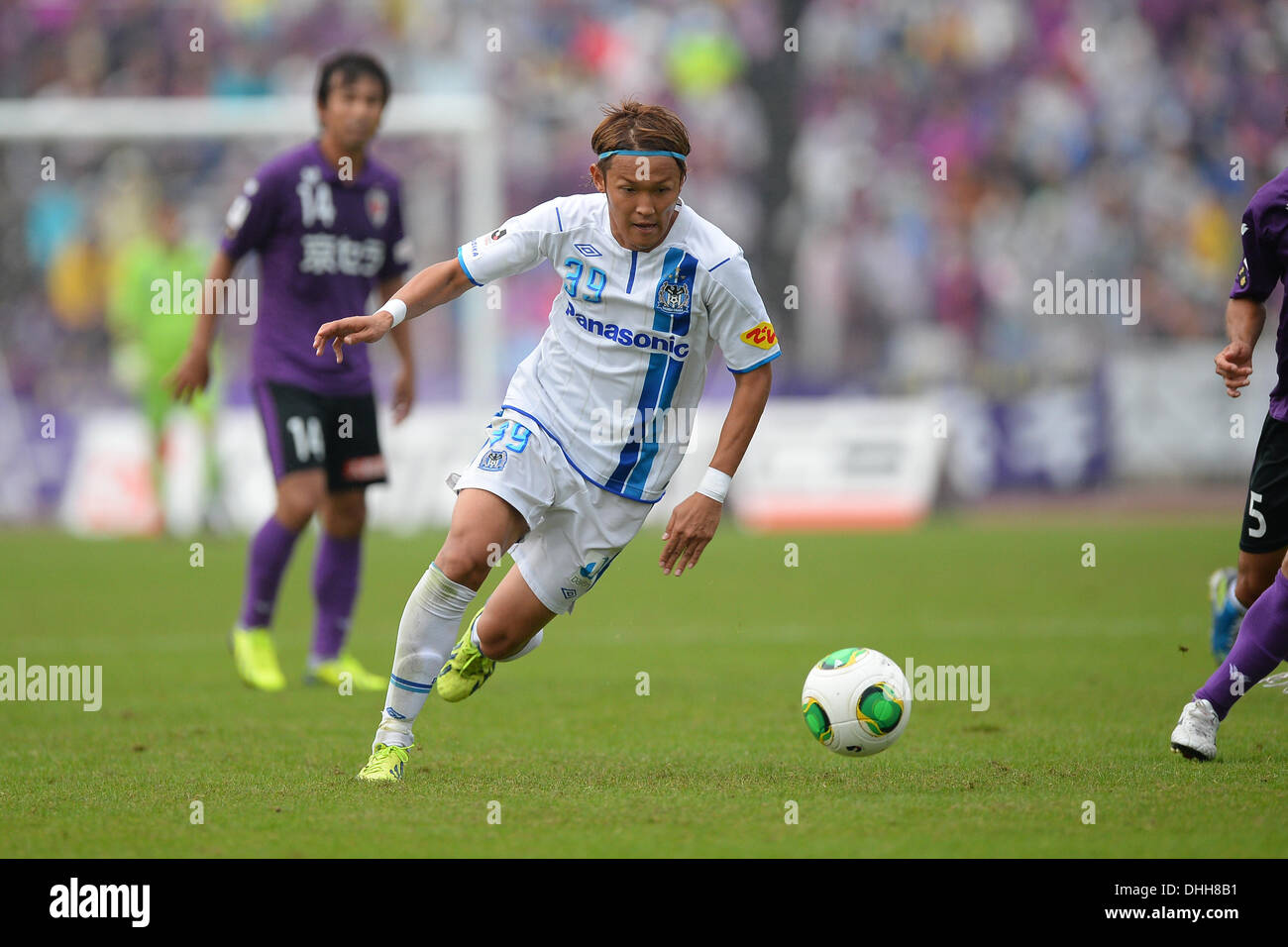 Kyoto, Giappone. Decimo Nov, 2013. Takashi Usami (Gamba) Calcio : 2013 J.League Division 2 corrispondenza tra Kyoto Sanga F.C 0-2 Gamba Osaka a Nishikyogoku Stadium di Kyoto, Giappone . © AFLO/Alamy Live News Foto Stock