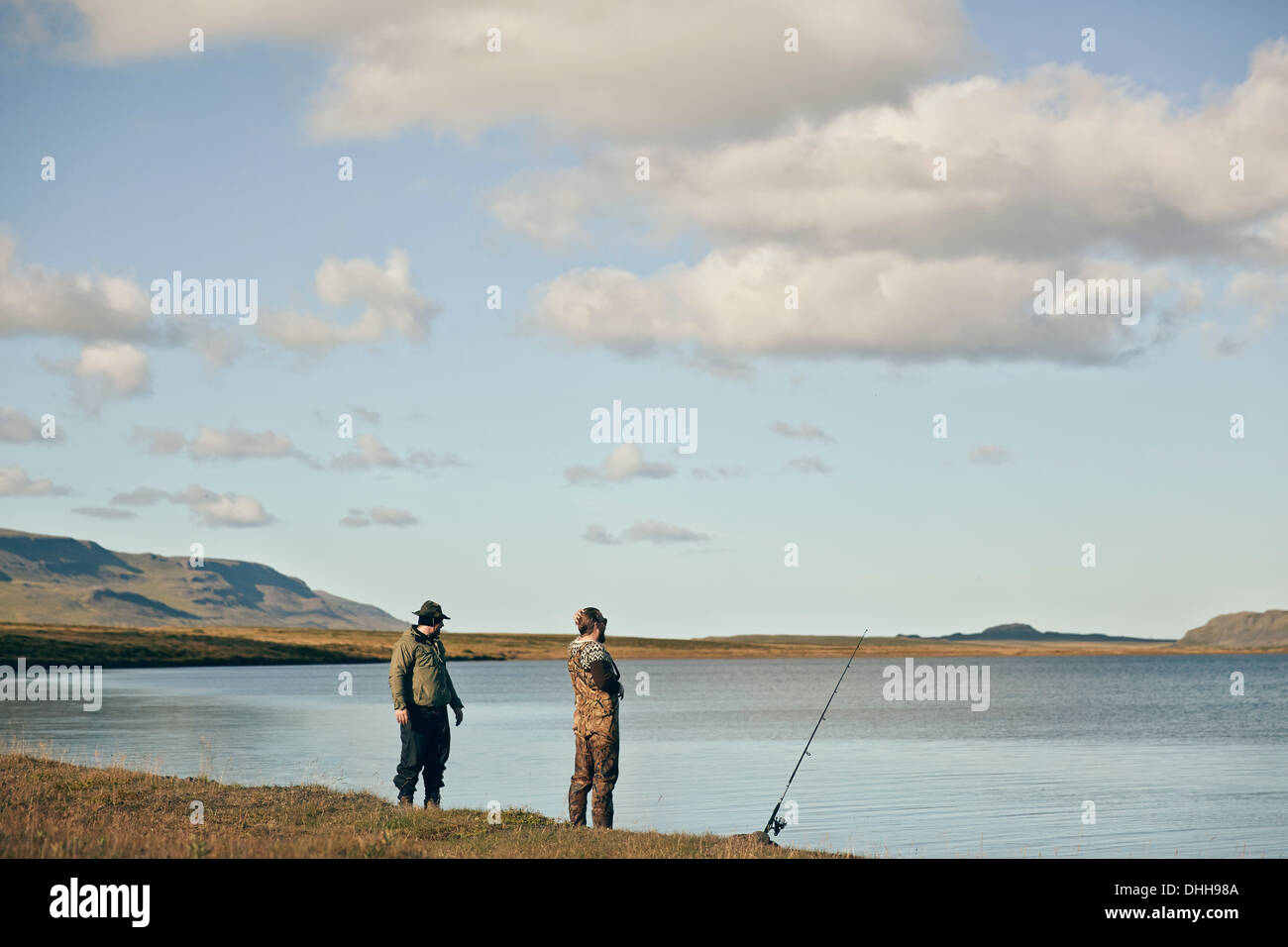 Gli uomini sul viaggio di pesca Foto Stock
