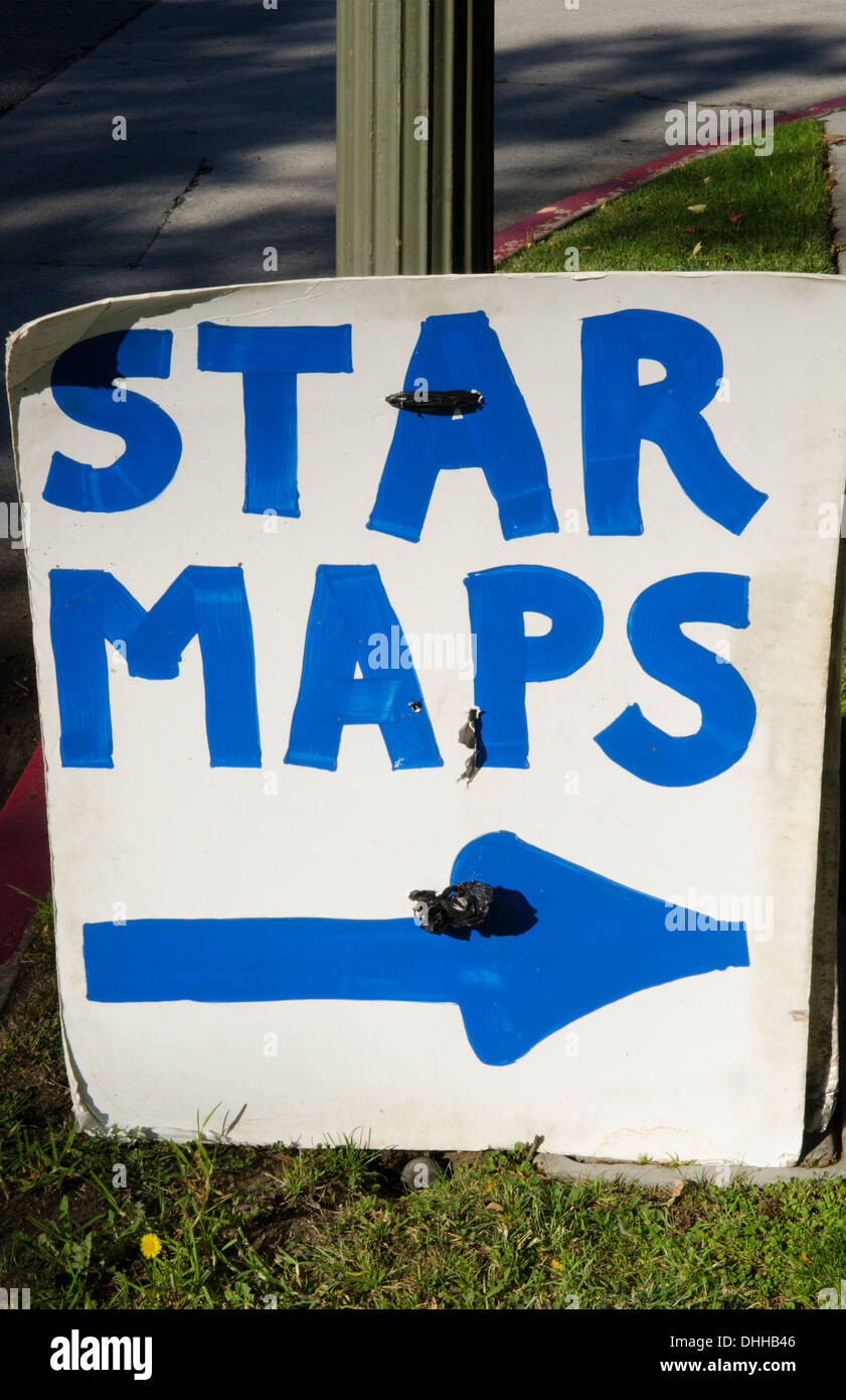 Hollywood California CA con Star segno di mappe per i turisti a vedere il famoso film stelle case con mappe Foto Stock