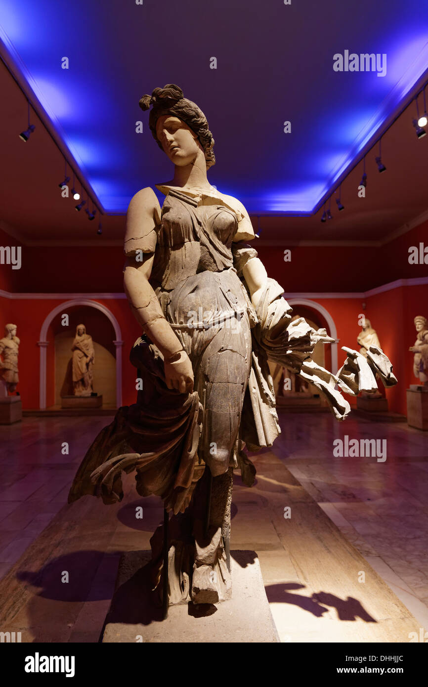 Museo Archeologico, Statua in marmo di un ballo donna da Perge, II secolo D.C., Antalya, Provincia di Antalya, Turchia Foto Stock