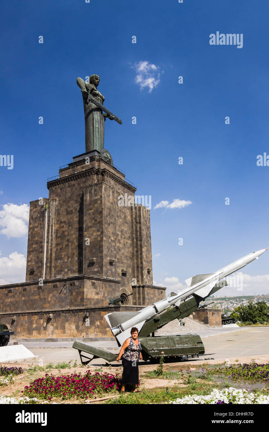 Grande Madre Armenia statua e museo militare presso il Parco della Vittoria, Yerevan, Armenia Foto Stock