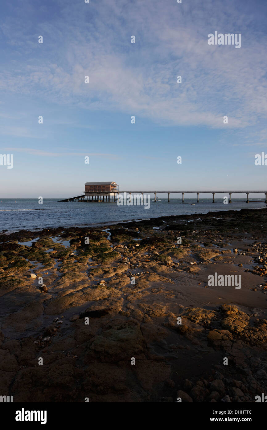 Bembridge scialuppa di salvataggio station boathouse e pier sull'Isola di Wight Foto Stock
