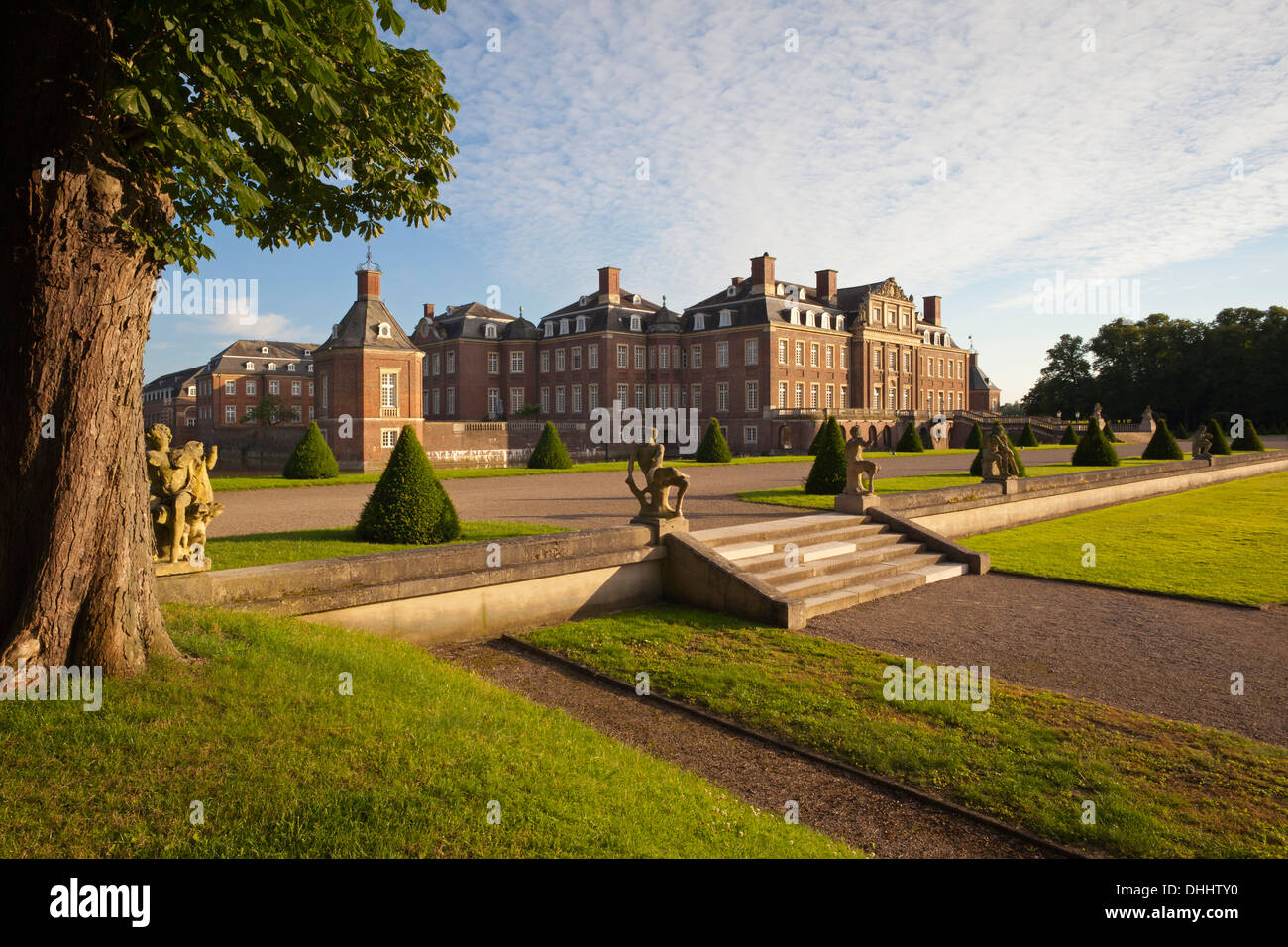 Giardino con sculture barocche dell isola di Venere, Nordkirchen moated castle, Muensterland, Renania settentrionale-Vestfalia, Germania, Foto Stock