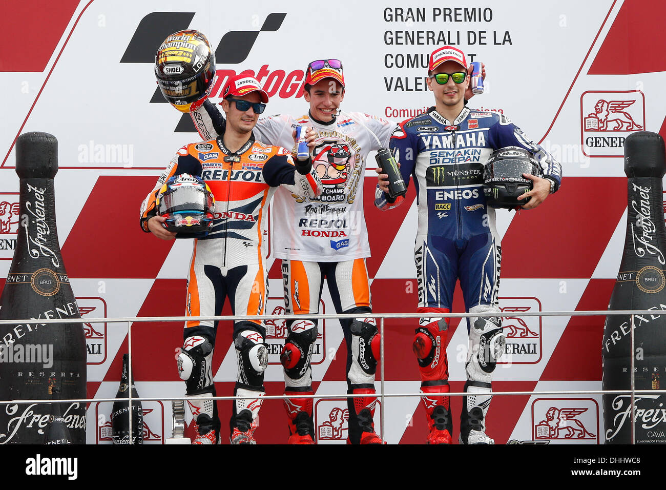 Valencia, Spagna GP Generali de la Comunitat Valenciana Moto GP Gara. Decimo Nov, 2013. Marc Marquez (il pilota spagnolo della Repsol Honda Team Honda), Jorge Lorenzo (pilota spagnolo Yamaha Factory Racing Yamaha), Dani Pedrosa (pilota spagnolo del Team Honda Honda) festeggiano sul podio Credito: Azione Sport Plus/Alamy Live News Foto Stock