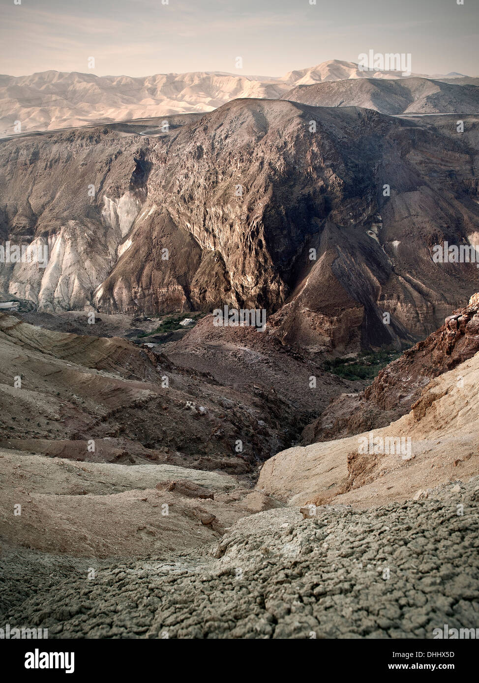 Aspre montagne nella parte posteriore paese del Mar Morto, Giordania, Medio Oriente e Asia Foto Stock