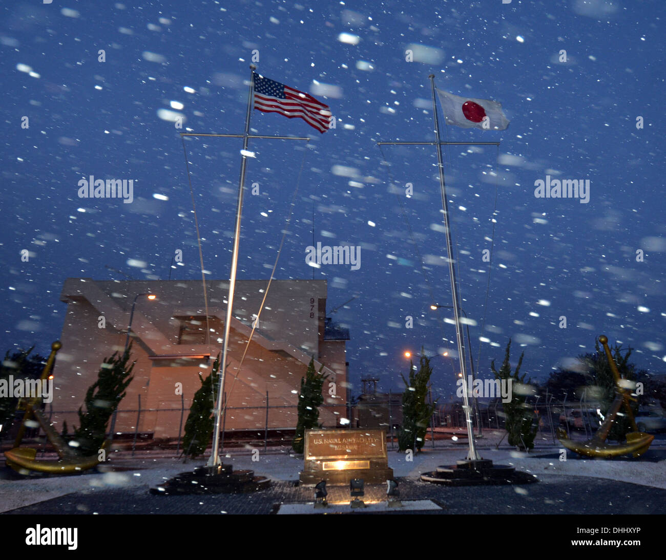 Prima nevicata dell'anno a Misawa combatté NAF Foto Stock